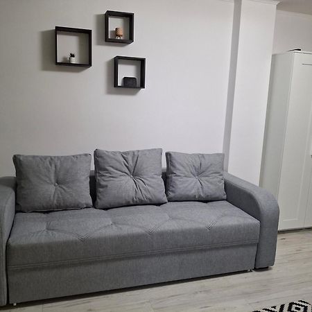 Studio F13 Toplita  Luaran gambar